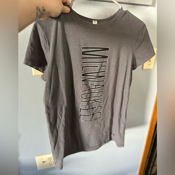 Milwaukee, 414 Under Armour fitted short sleeve T-shirt, size small women's - Picture 10 of 13